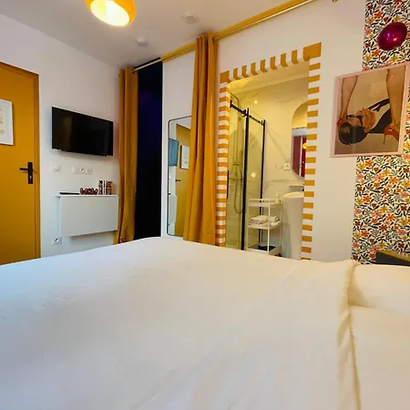 Nocleg ze śniadaniem La Interdite Experience Sensorielle 4*
